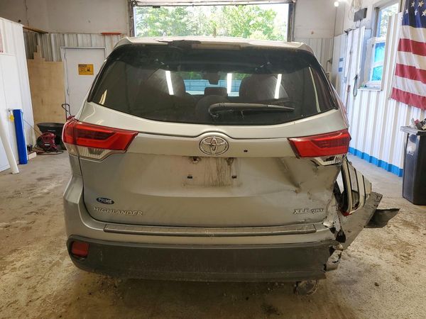 2017 TOYOTA HIGHLANDER SE/XLE