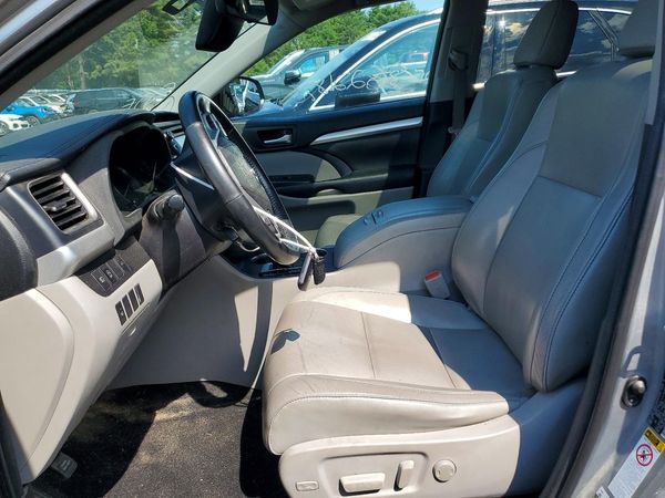 2017 TOYOTA HIGHLANDER SE/XLE