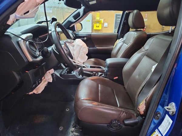 2017 TOYOTA TACOMA Limited