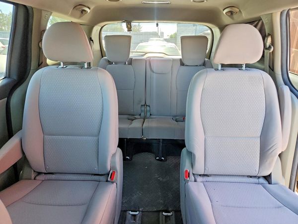 2017 KIA SEDONA LX