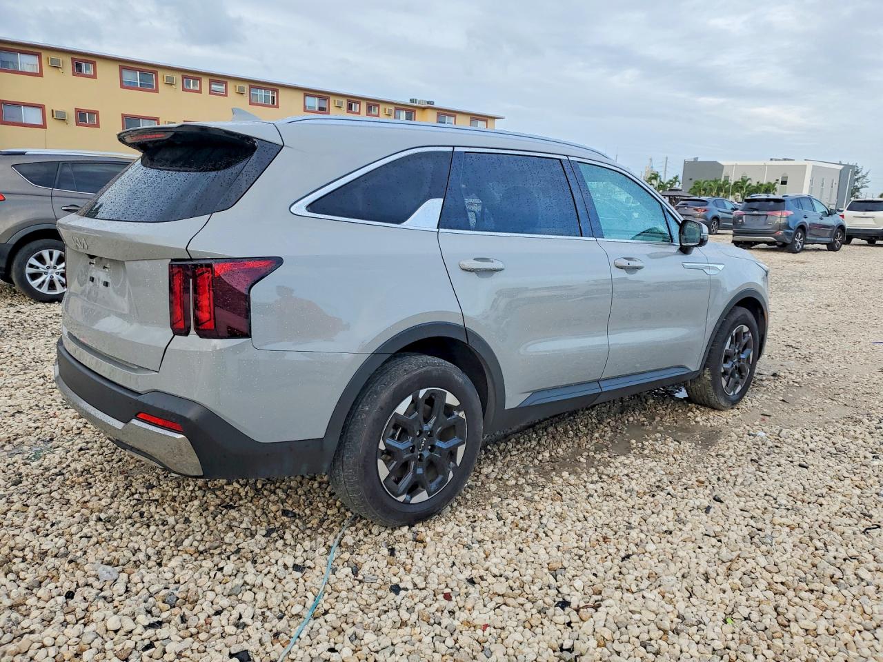 2025 KIA SORENTO S