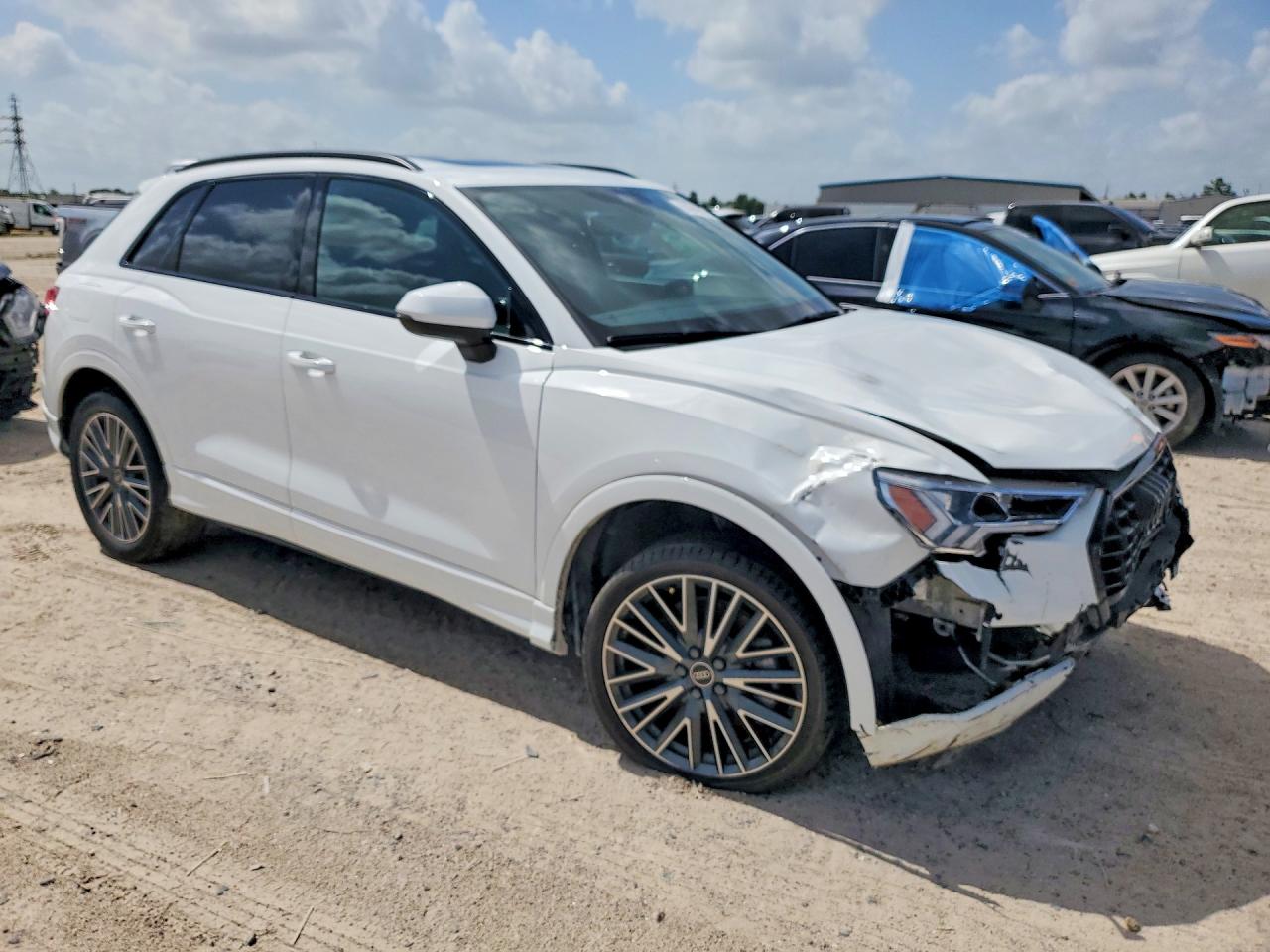 2024 AUDI Q3 quattro Premium
