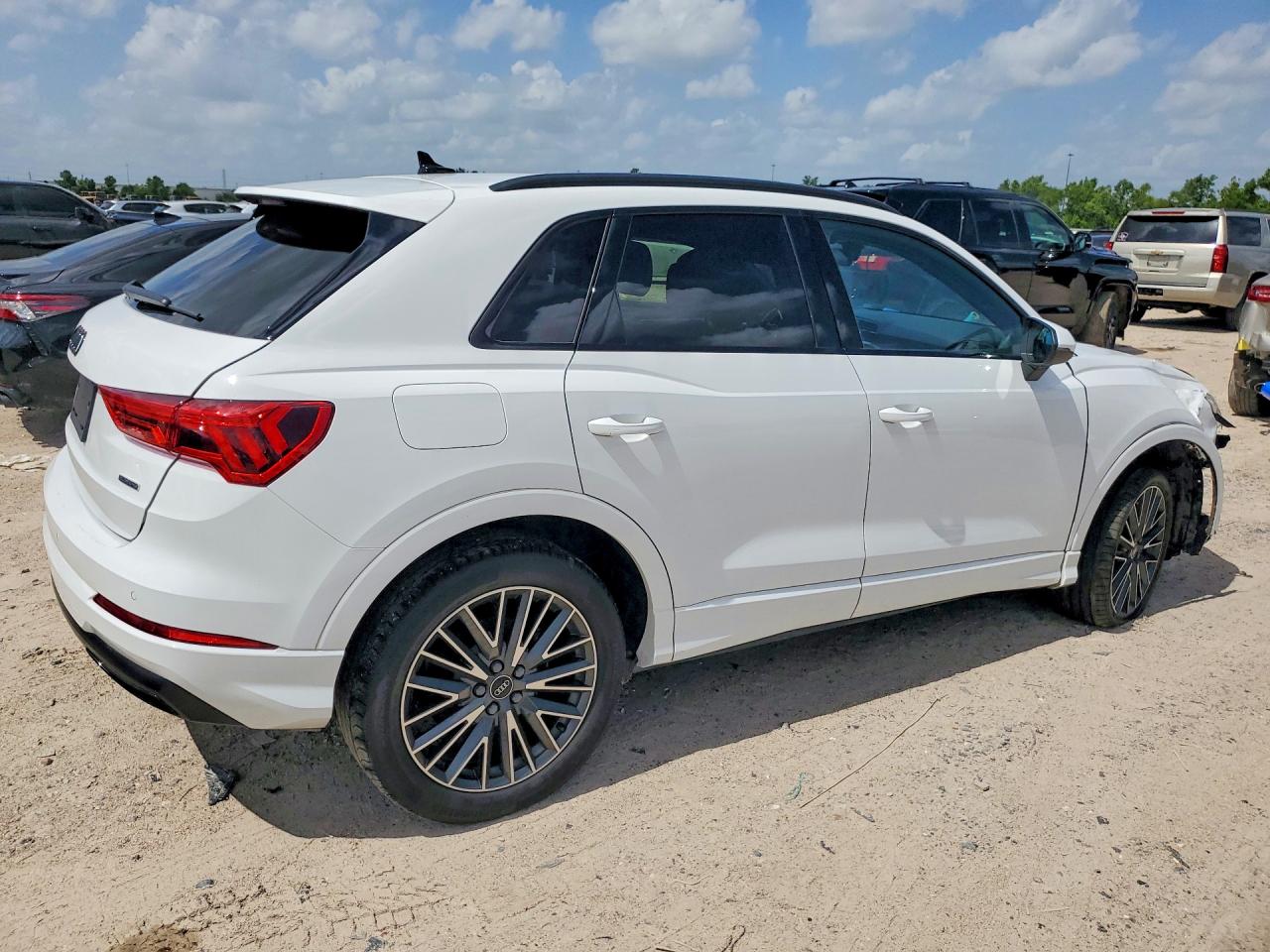 2024 AUDI Q3 quattro Premium