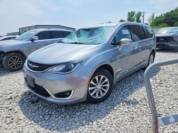 2019 CHRYSLER PACIFICA