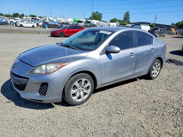 2013 MAZDA 3