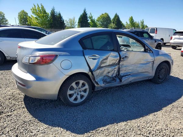 2013 MAZDA 3 SV/Base