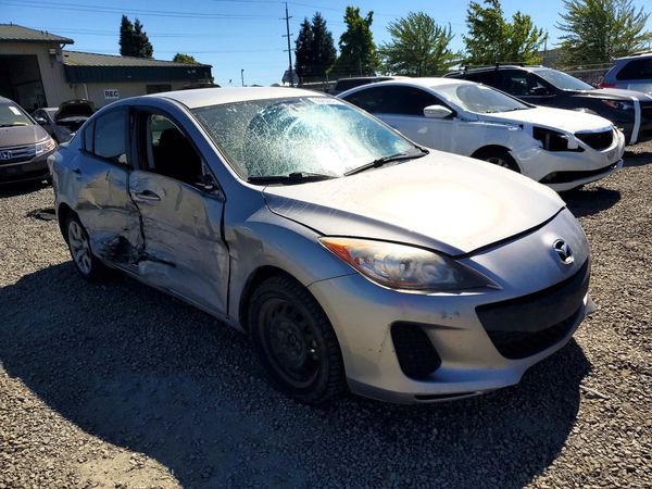 2013 MAZDA 3 SV/Base
