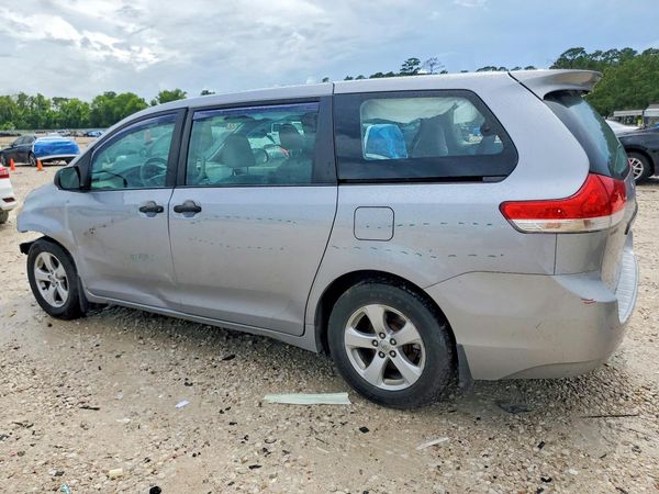 2013 TOYOTA SIENNA