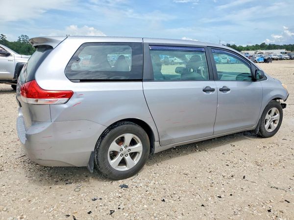 2013 TOYOTA SIENNA