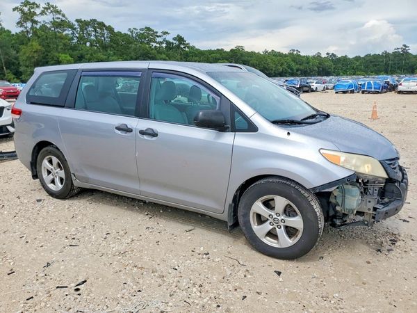 2013 TOYOTA SIENNA