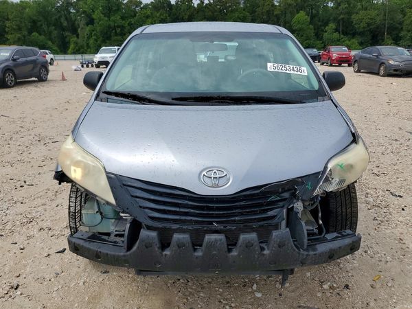 2013 TOYOTA SIENNA