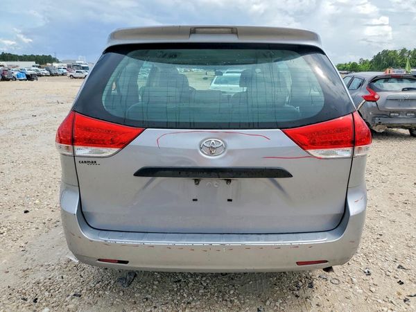 2013 TOYOTA SIENNA