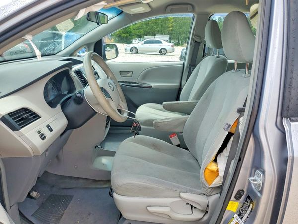 2013 TOYOTA SIENNA