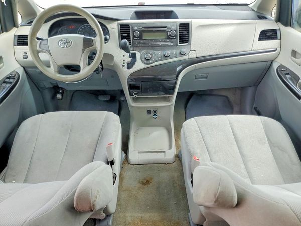 2013 TOYOTA SIENNA