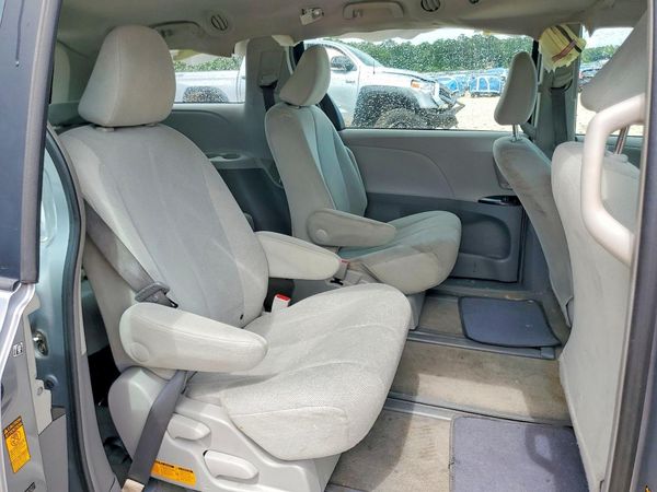 2013 TOYOTA SIENNA