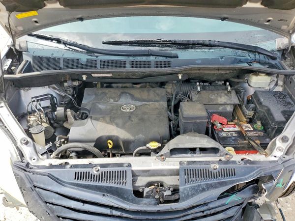 2013 TOYOTA SIENNA