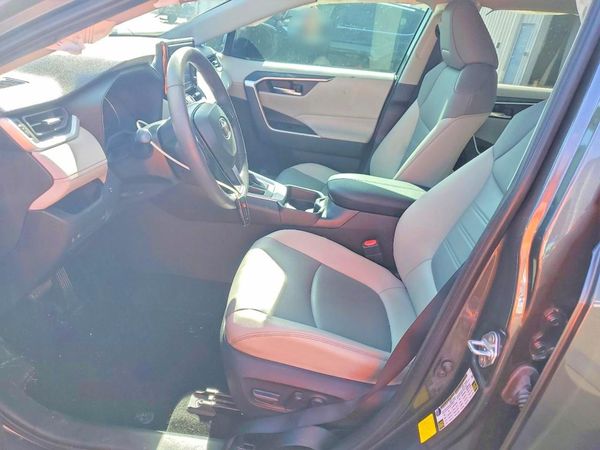 2020 TOYOTA RAV4 XLE Premium