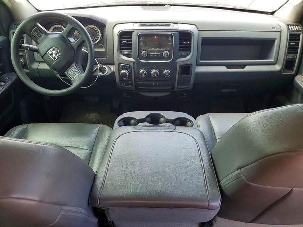 2016 RAM 1500 ST QUAD CAB 4X4
