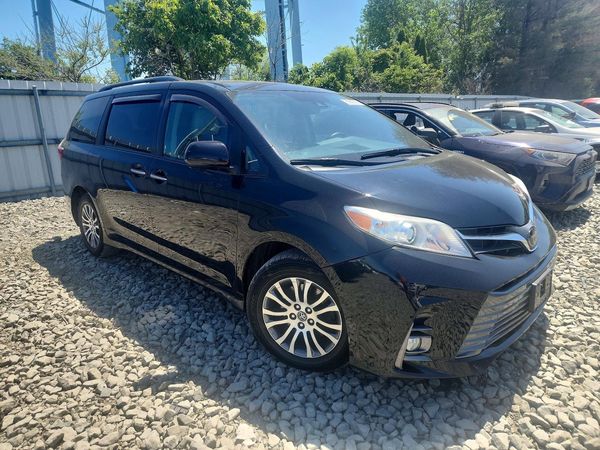 2020 TOYOTA SIENNA Q grade — Passenger 3/4