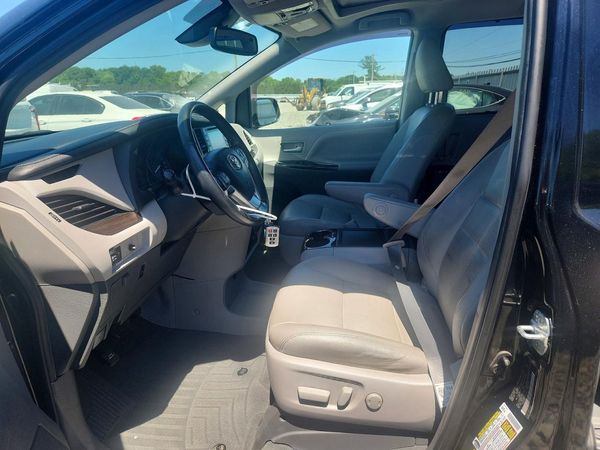 2020 TOYOTA SIENNA Q grade — DENT