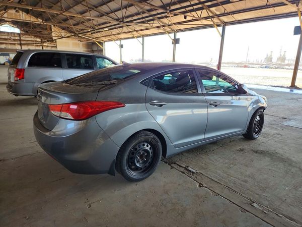 2013 HYUNDAI ELANTRA