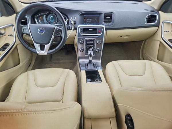2015 VOLVO S60 Premier (non R design)