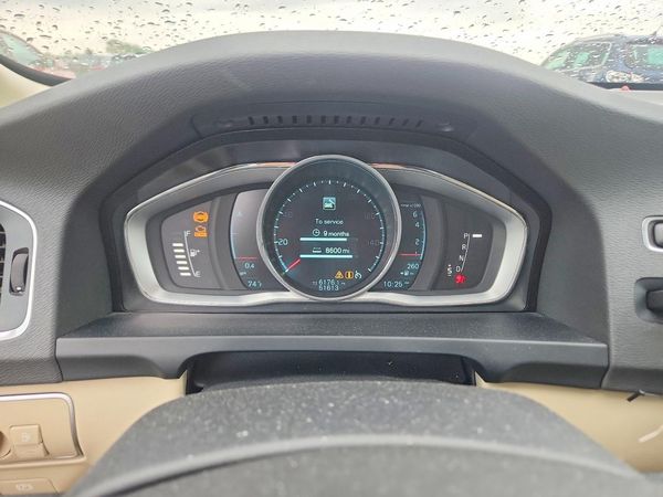 2015 VOLVO S60 Premier (non R design)