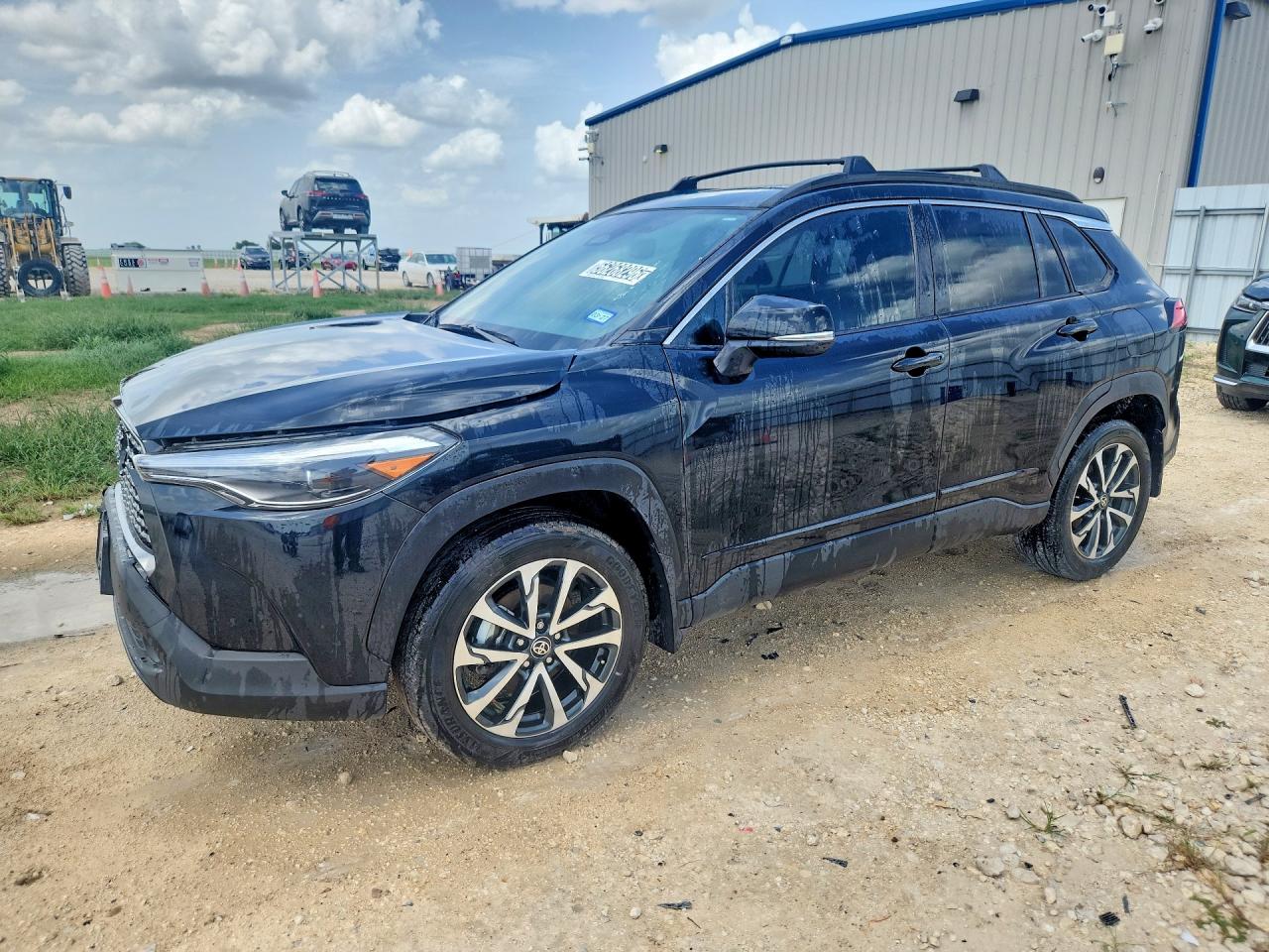 2025 TOYOTA COROLLA CROSS XLE — Front 3/4