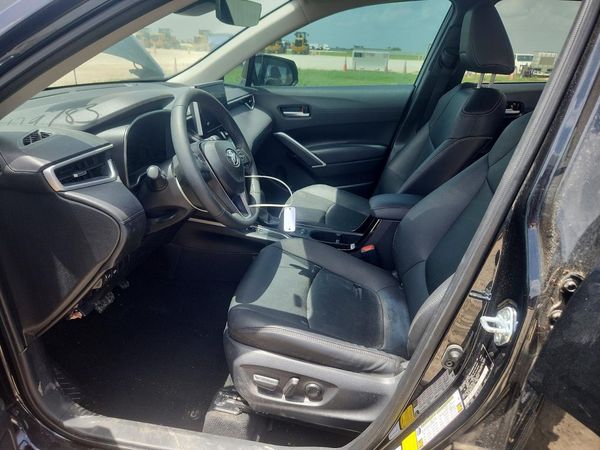 2025 TOYOTA COROLLA CROSS XLE — DENT
