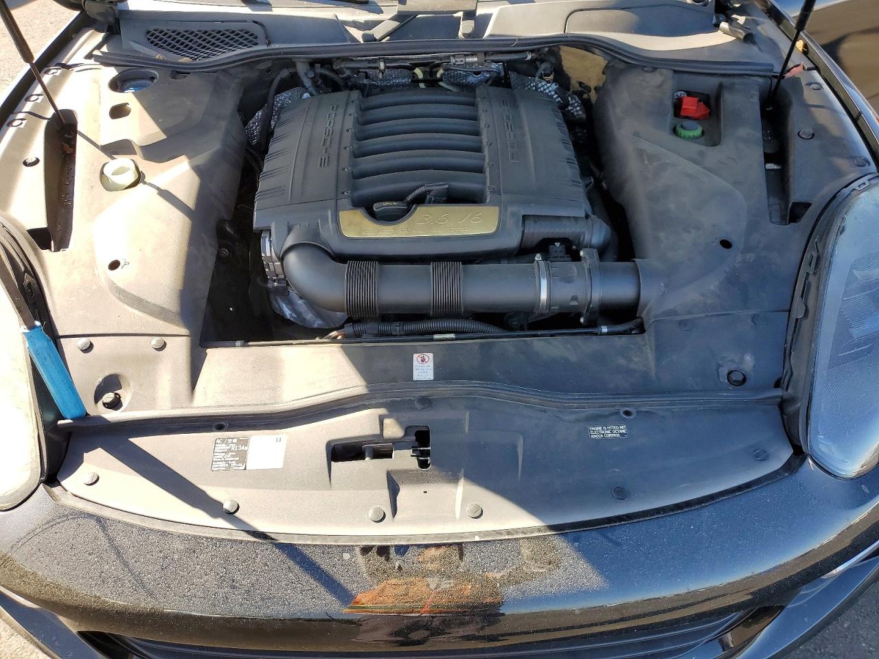2016 PORSCHE CAYENNE
