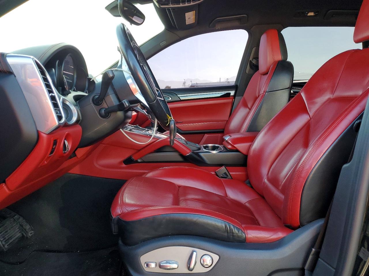 2016 PORSCHE CAYENNE