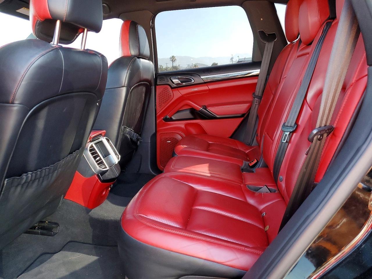 2016 PORSCHE CAYENNE