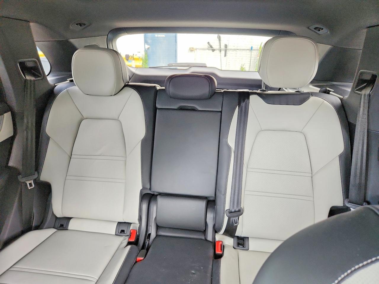 2025 PORSCHE CAYENNE