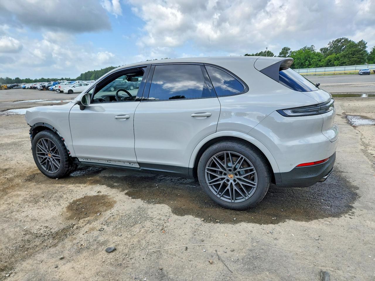 2025 PORSCHE CAYENNE