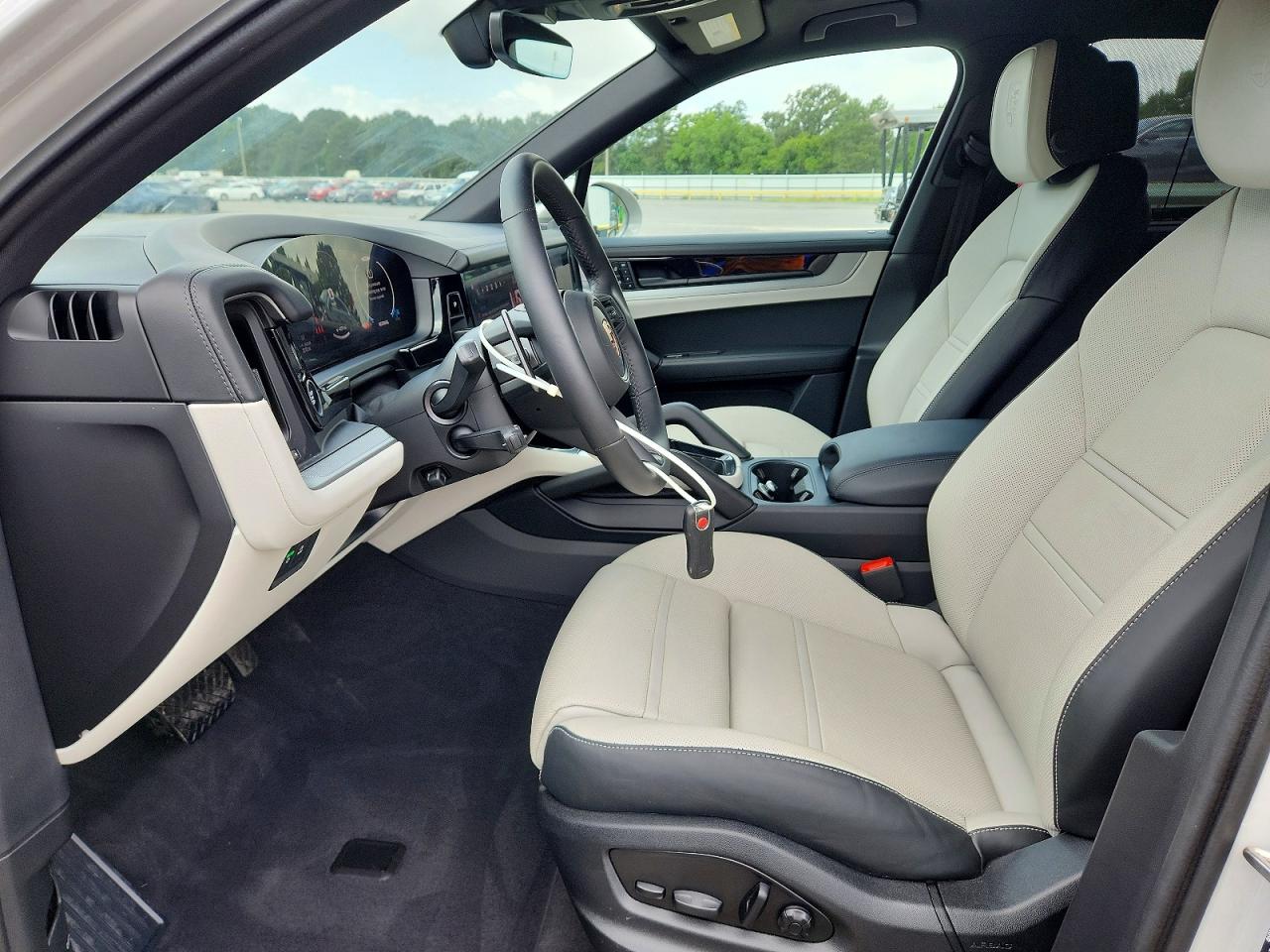 2025 PORSCHE CAYENNE