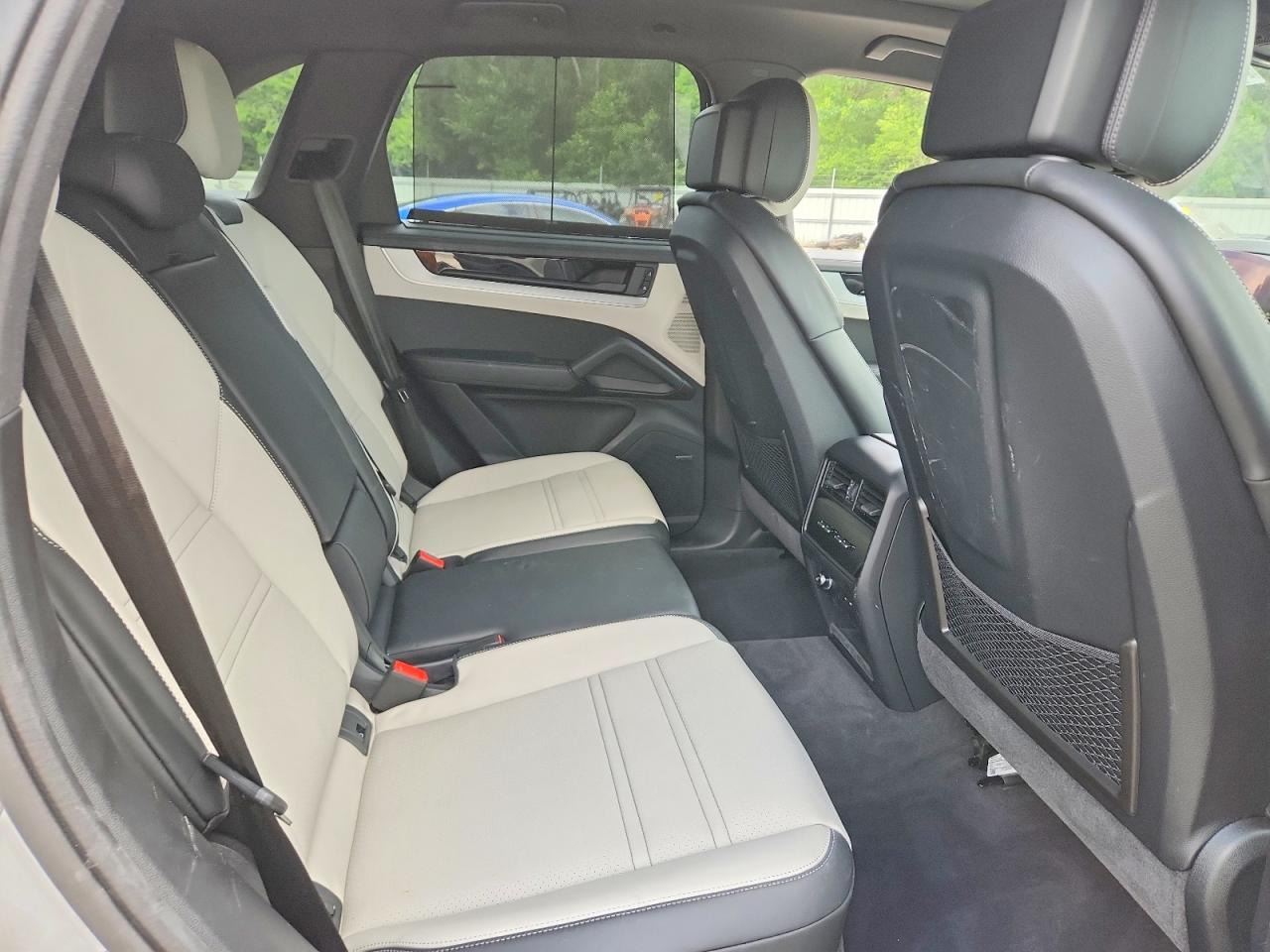 2025 PORSCHE CAYENNE