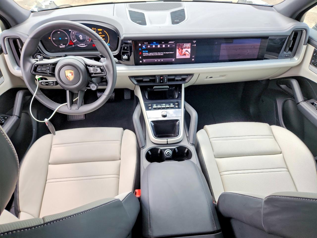 2025 PORSCHE CAYENNE