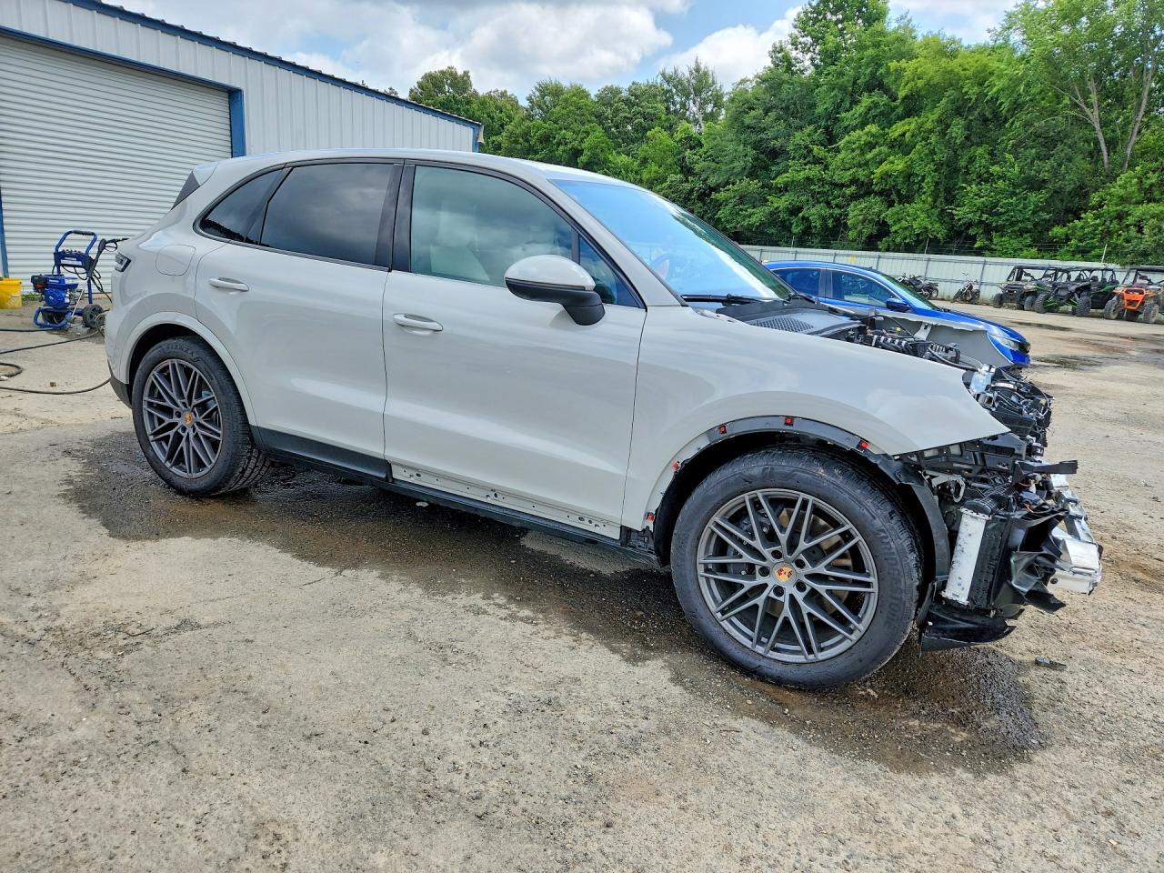 2025 PORSCHE CAYENNE