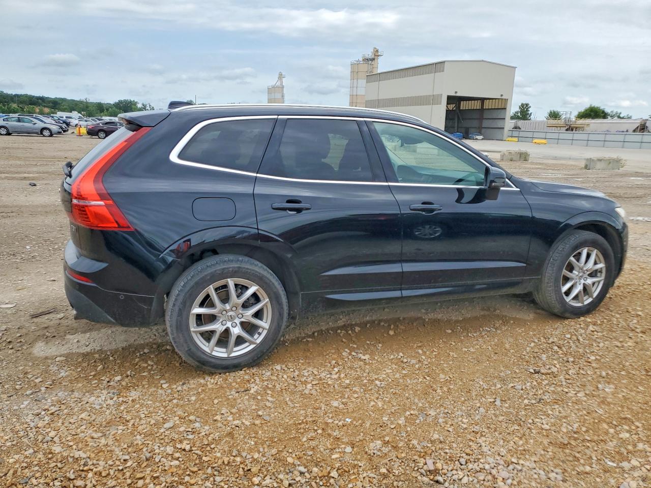 2019 VOLVO XC60 Momentum