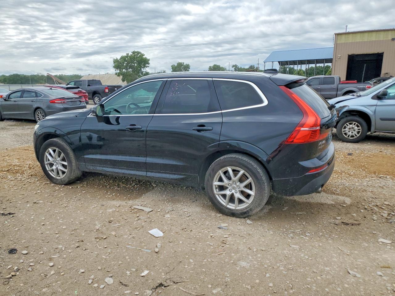 2019 VOLVO XC60 Momentum