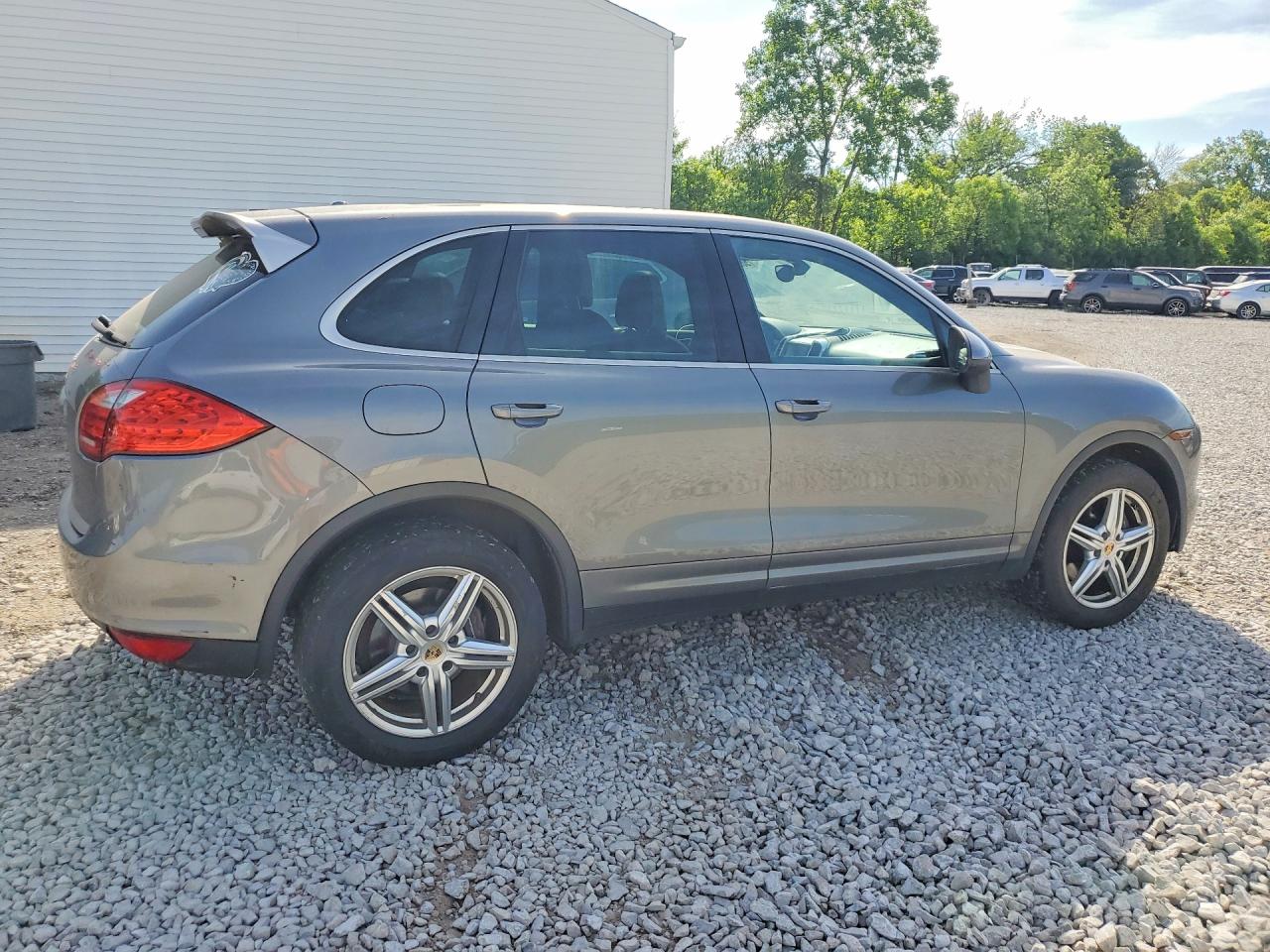 2014 PORSCHE CAYENNE