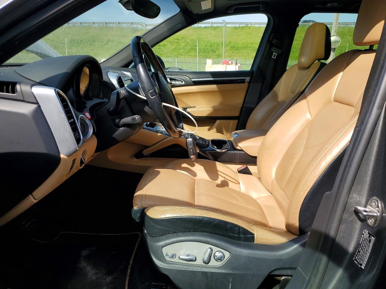 2014 PORSCHE CAYENNE