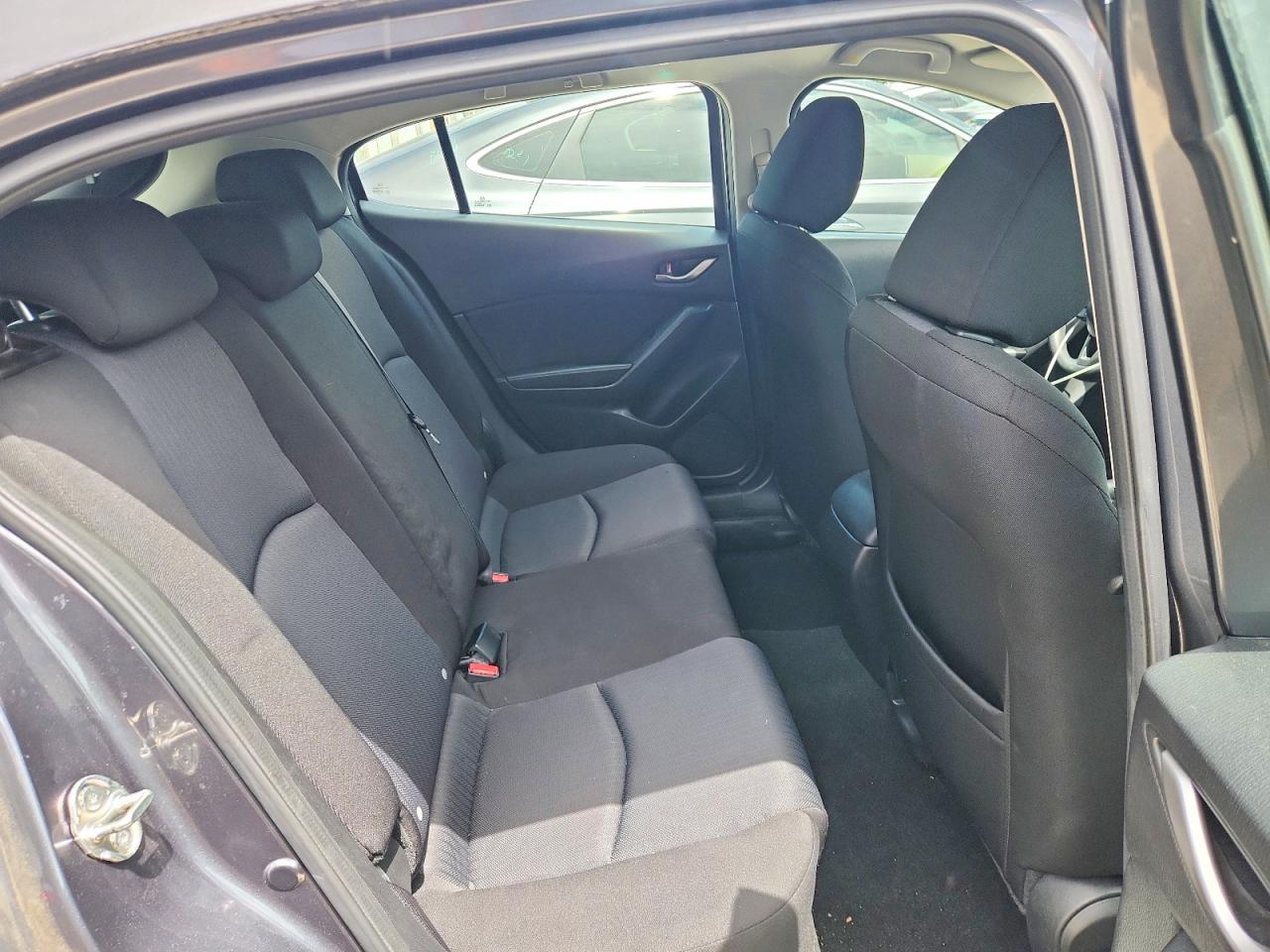 2016 MAZDA 3 SV/Base