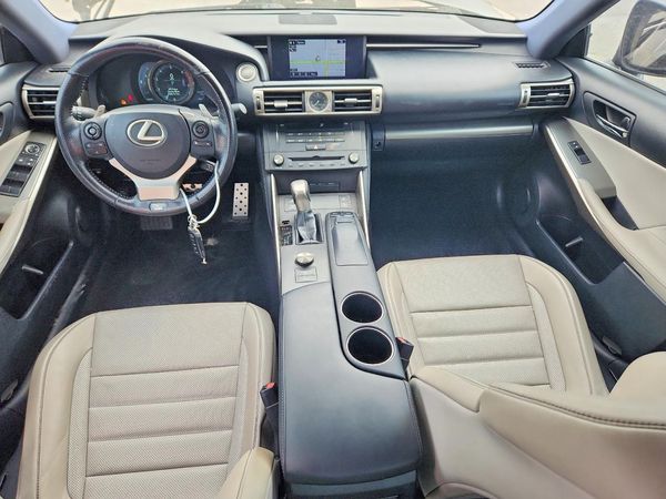 2016 LEXUS IS