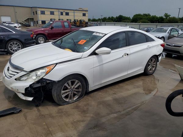 2013 HYUNDAI SONATA GLS/ GLS Popular — Front 3/4