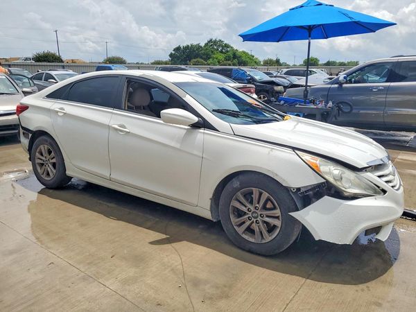 2013 HYUNDAI SONATA GLS/ GLS Popular — Passenger 3/4