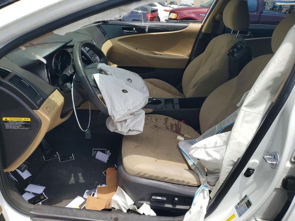 2013 HYUNDAI SONATA GLS/ GLS Popular — DENT