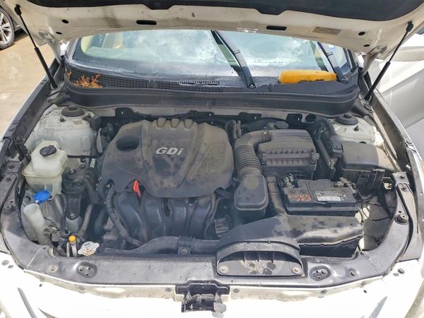 2013 HYUNDAI SONATA GLS/ GLS Popular — Engine bay