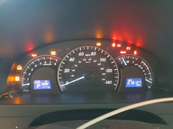 2014 TOYOTA CAMRY