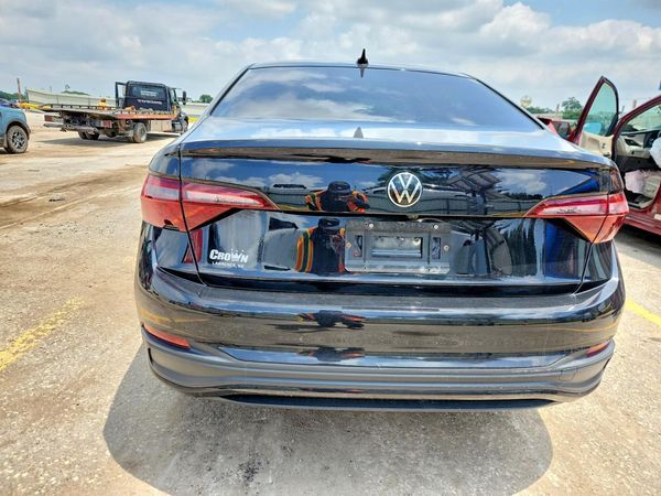 2022 VOLKSWAGEN JETTA SE w/ Sunroof